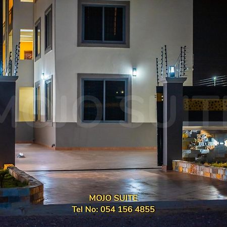Mojo Apartment, Tema Bagian luar foto