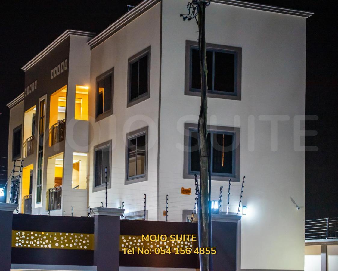 Mojo Apartment, Tema Bagian luar foto