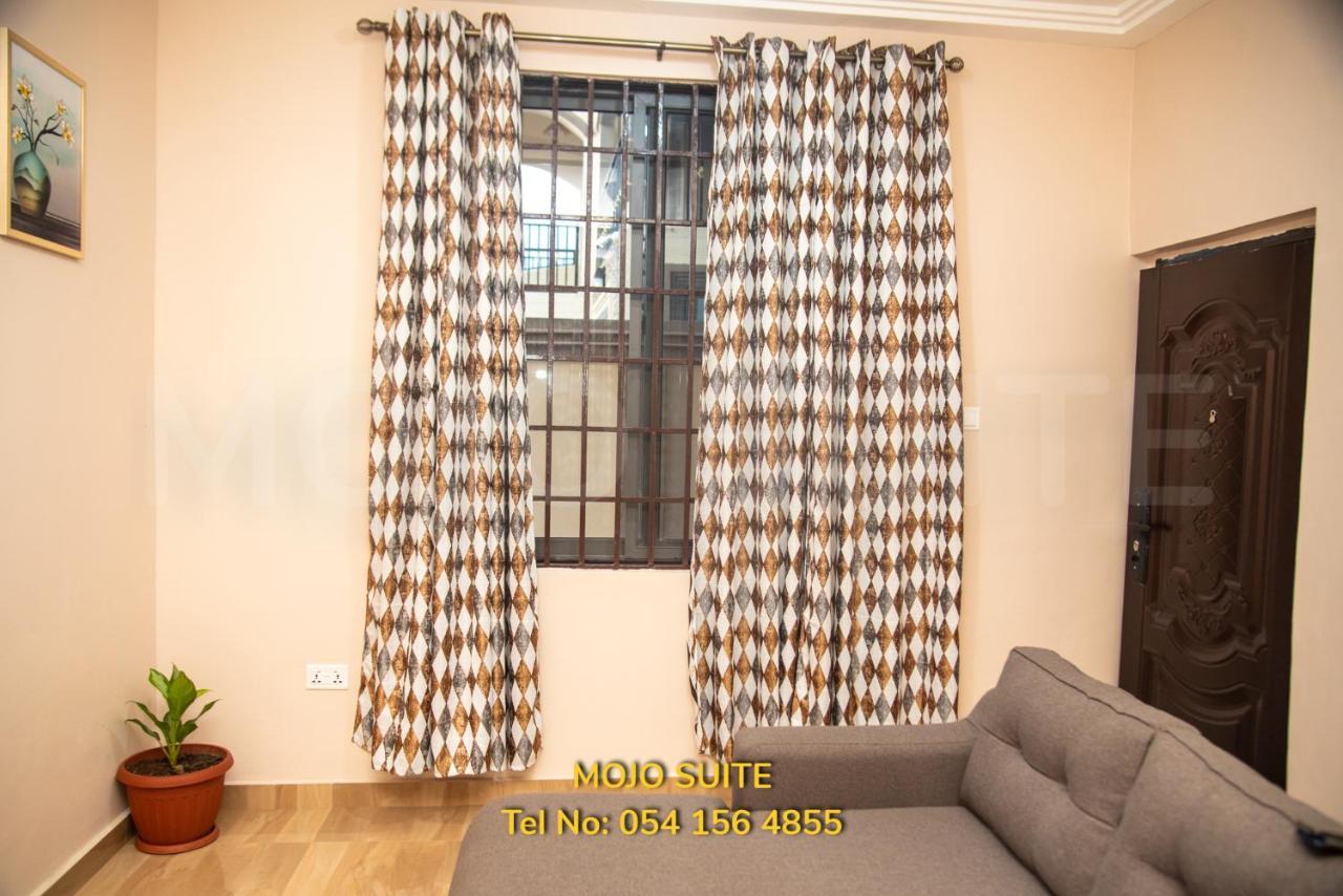 Mojo Apartment, Tema Bagian luar foto