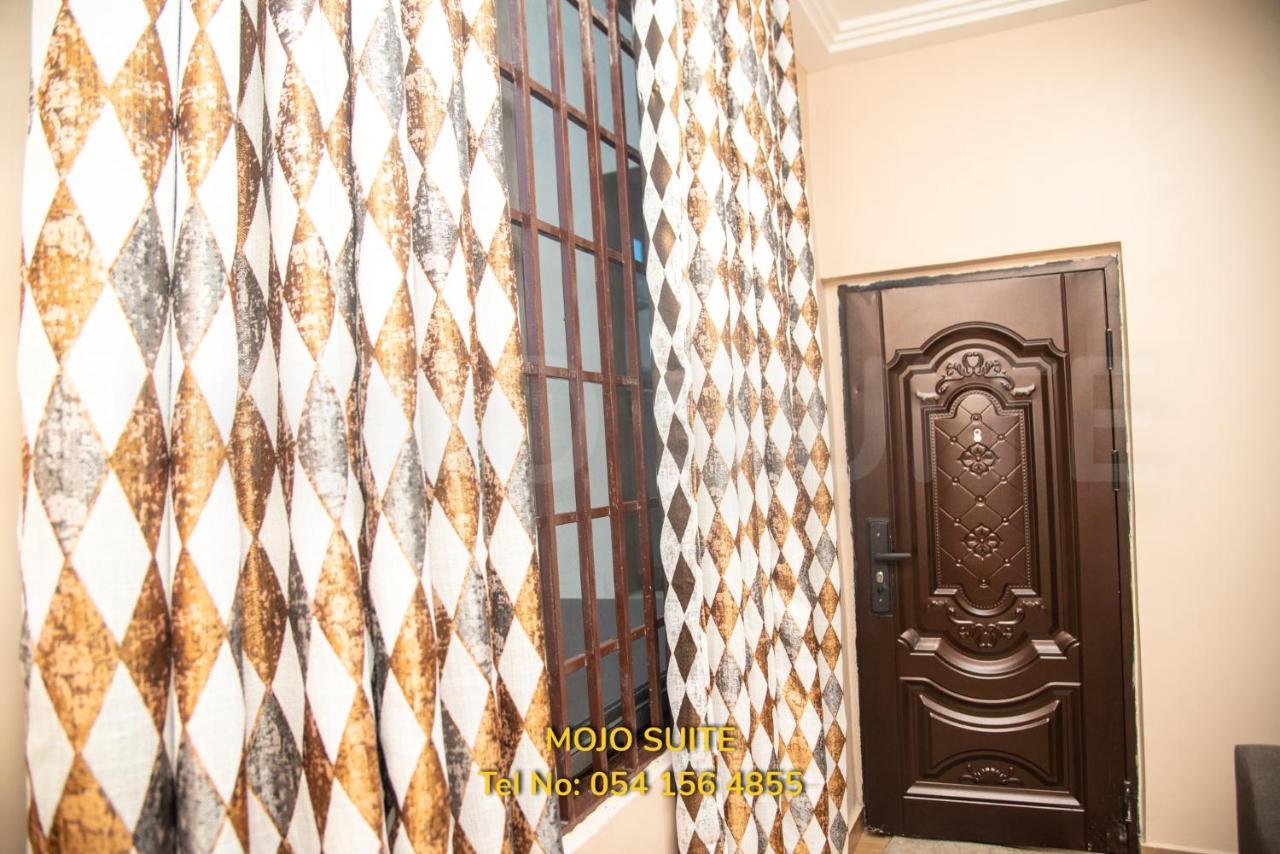 Mojo Apartment, Tema Bagian luar foto