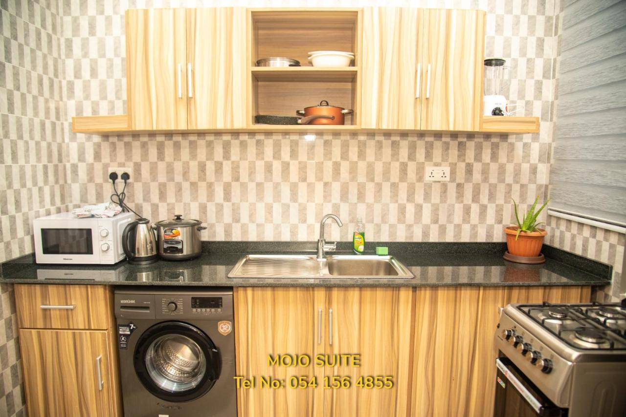 Mojo Apartment, Tema Bagian luar foto