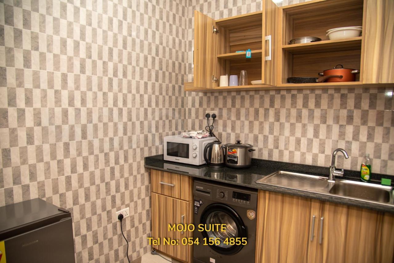 Mojo Apartment, Tema Bagian luar foto