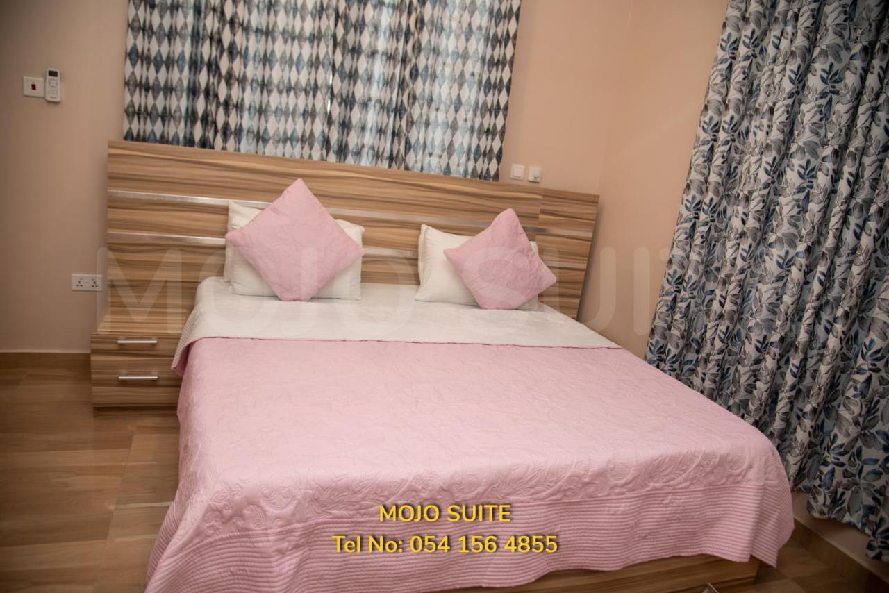 Mojo Apartment, Tema Bagian luar foto